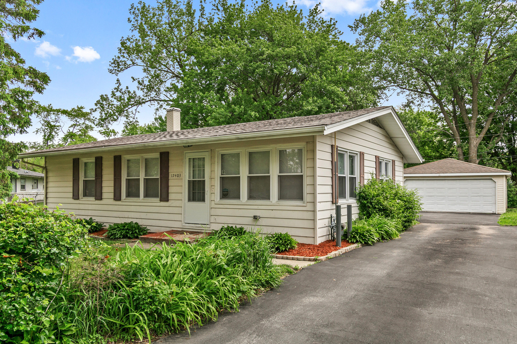 15403 Cherry Lane - Photo 0