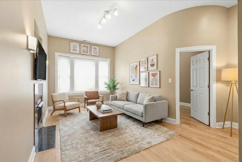 4220 S Champlain Avenue - Photo 2