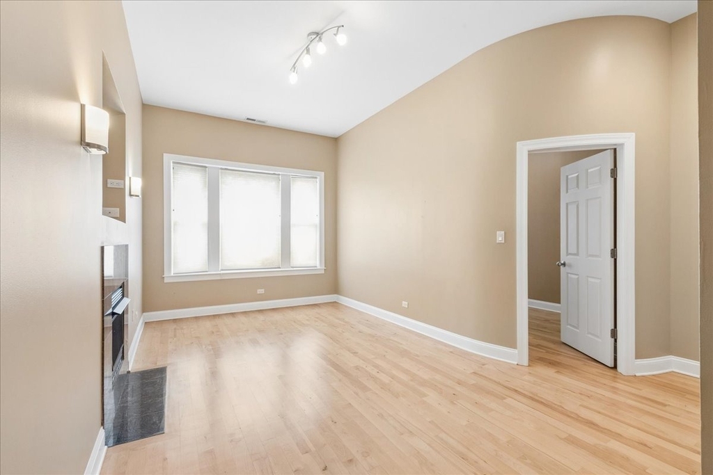 4220 S Champlain Avenue - Photo 1