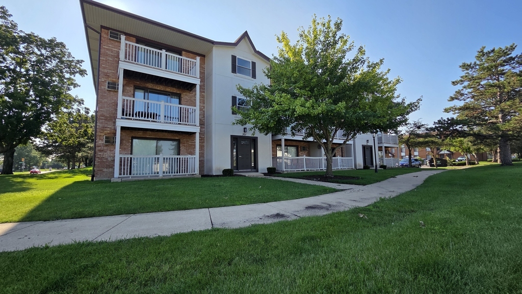 301 Gregory Street - Photo 0
