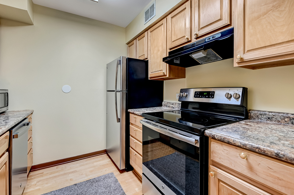 6184 Pinewood Court - Photo 4