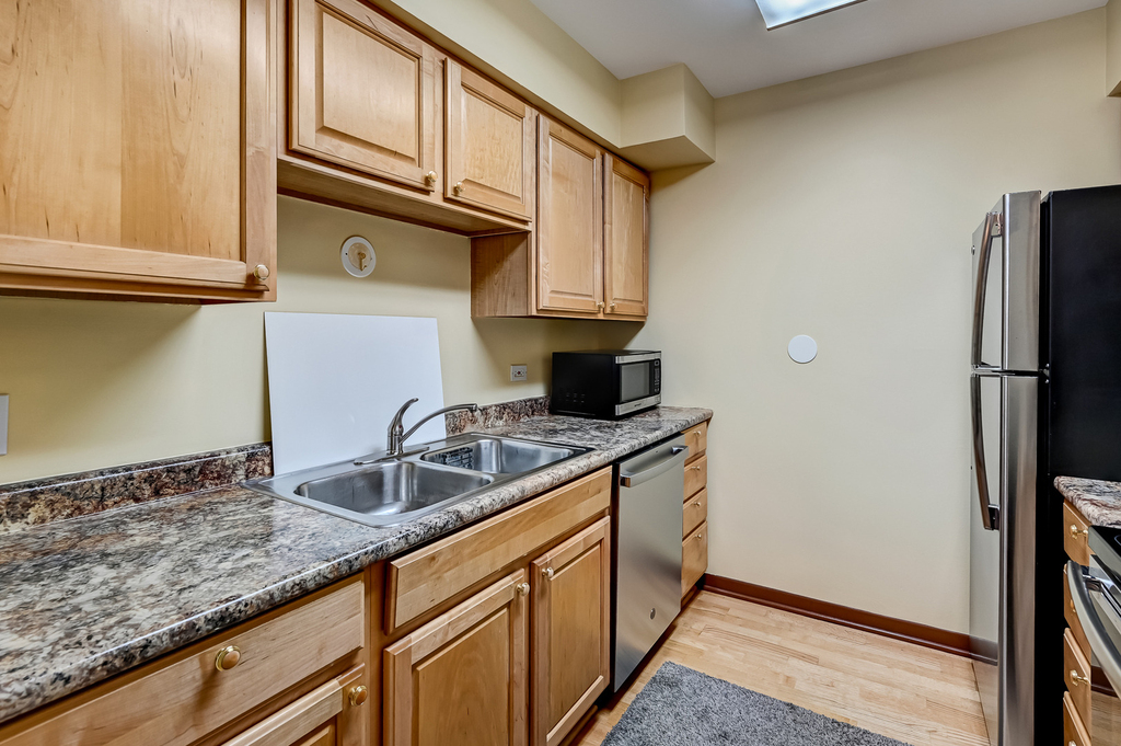 6184 Pinewood Court - Photo 3