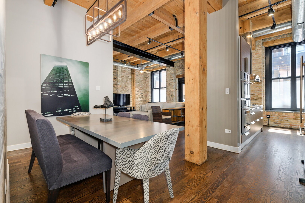 154 W Hubbard Street - Photo 2