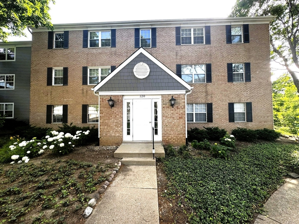 120 E Winchester Road - Photo 0