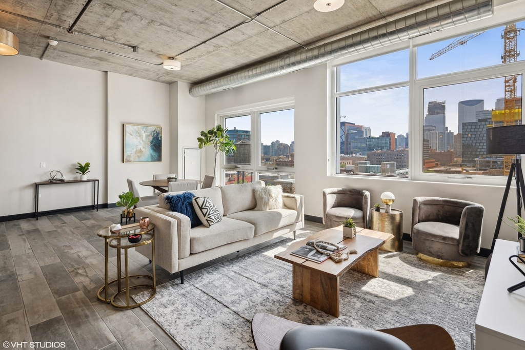171 N Aberdeen Street - Photo 2