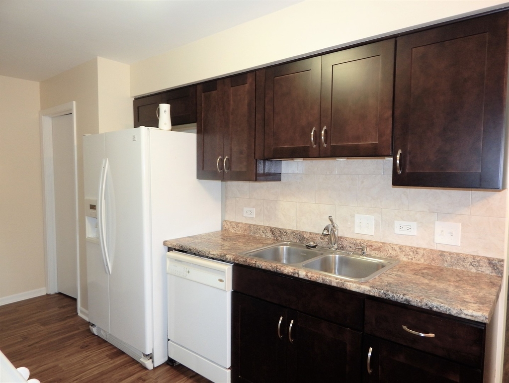 214 Redwood Court - Photo 2