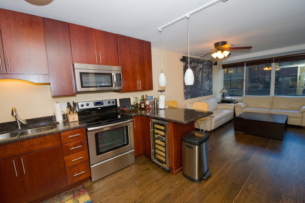 211 E Ohio Street - Photo 4
