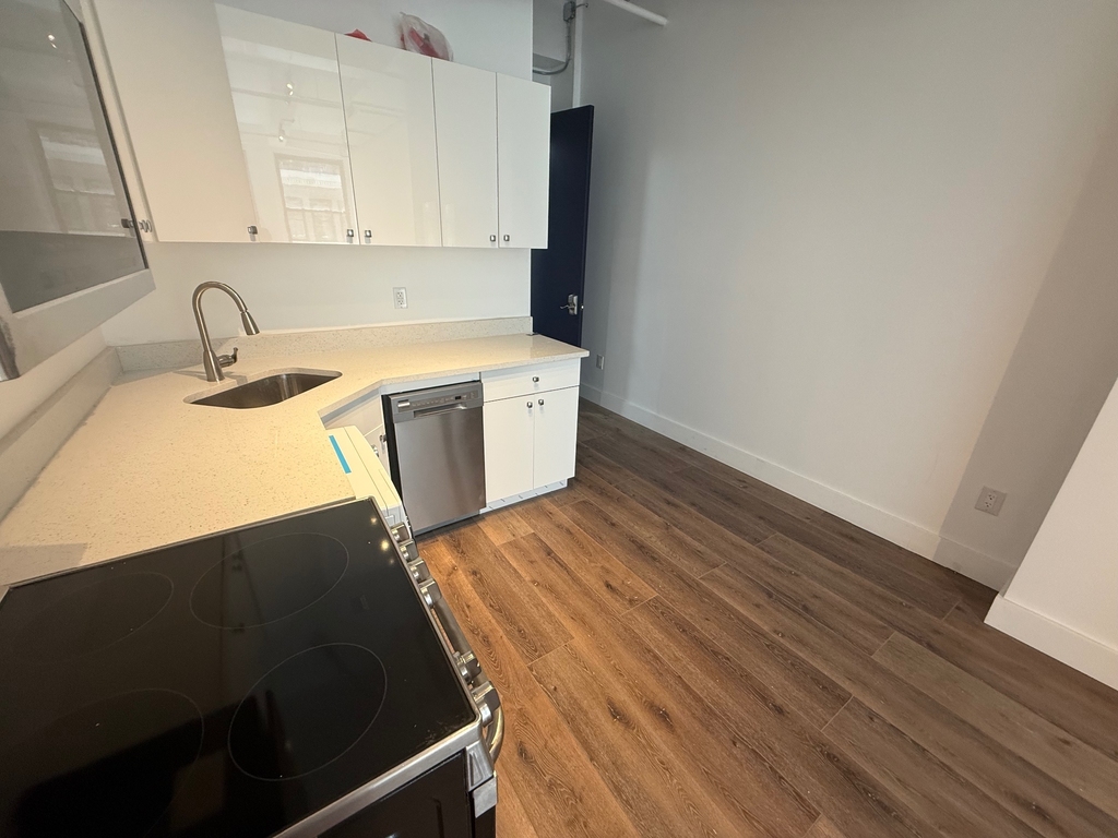 255 West 36th Street - Photo 6