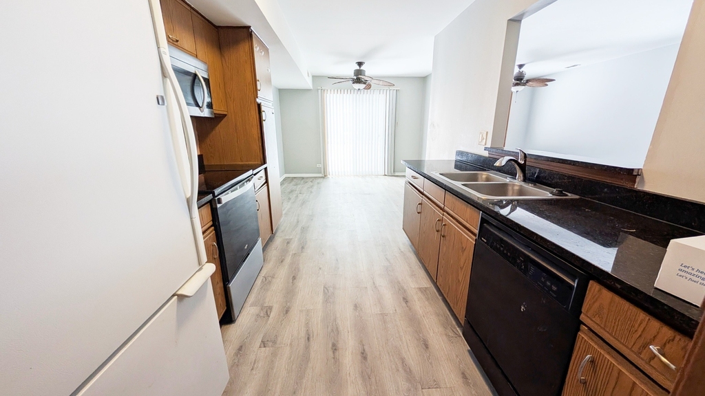2716 Yorkshire Court - Photo 3