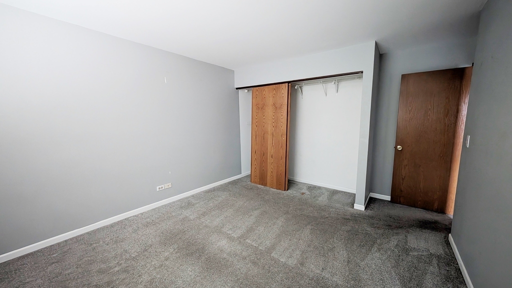 2716 Yorkshire Court - Photo 9