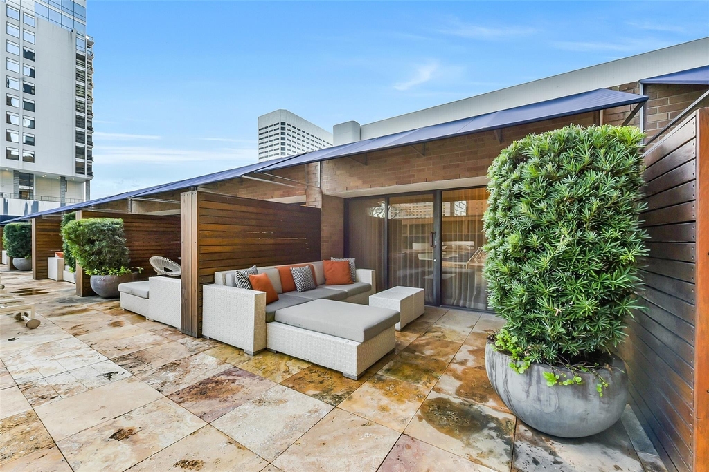 1111 Caroline Street - Photo 18
