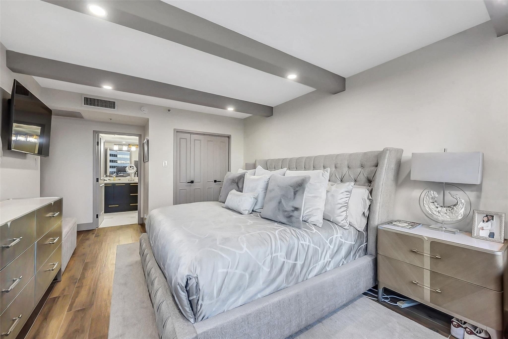 1111 Caroline Street - Photo 9