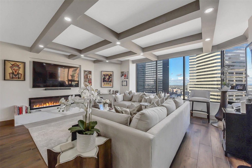 1111 Caroline Street - Photo 3
