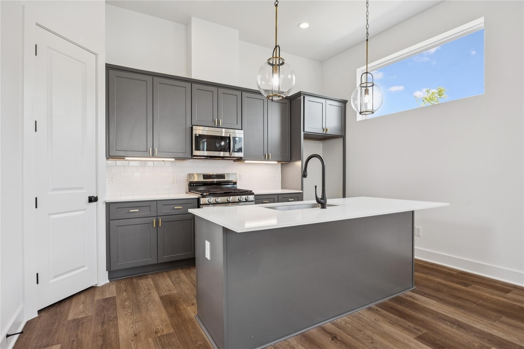 835 Elkhart Street - Photo 6