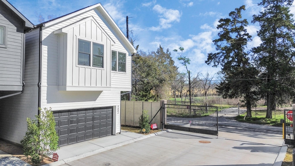 9006 Laverne Laurel Lane - Photo 2