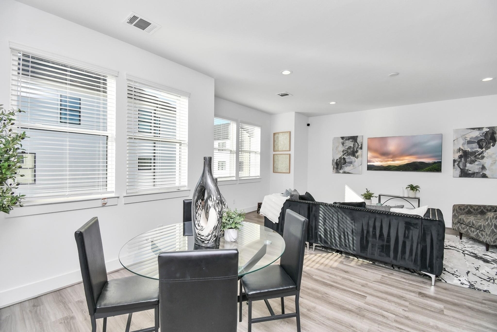 9006 Laverne Laurel Lane - Photo 18