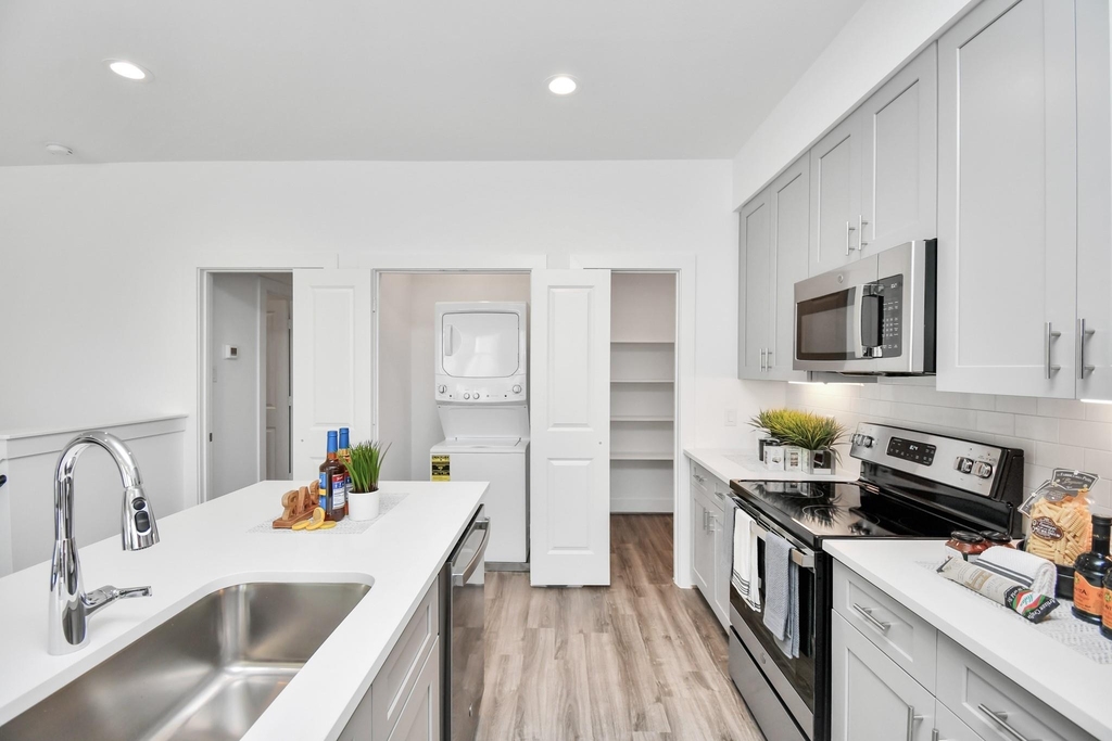 9006 Laverne Laurel Lane - Photo 16