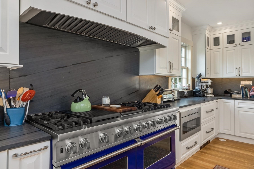 910 Central - Photo 18