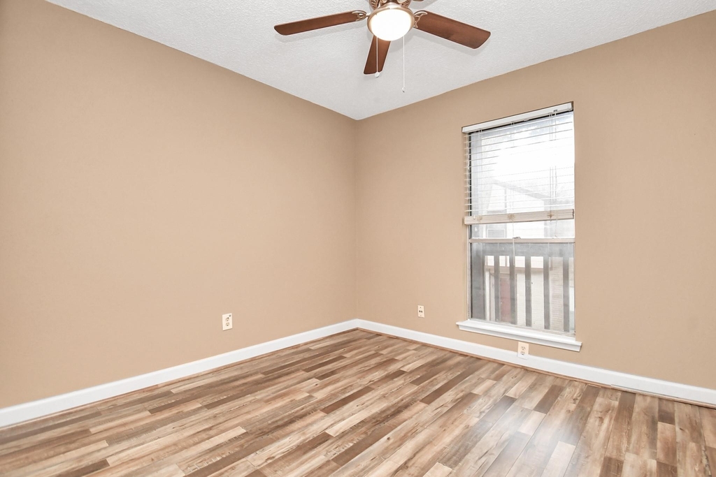 12400 Brookglade Circle - Photo 8