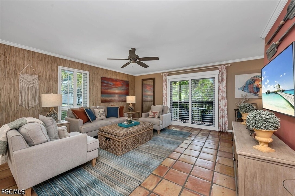 995 9th Avenue S - Photo 0