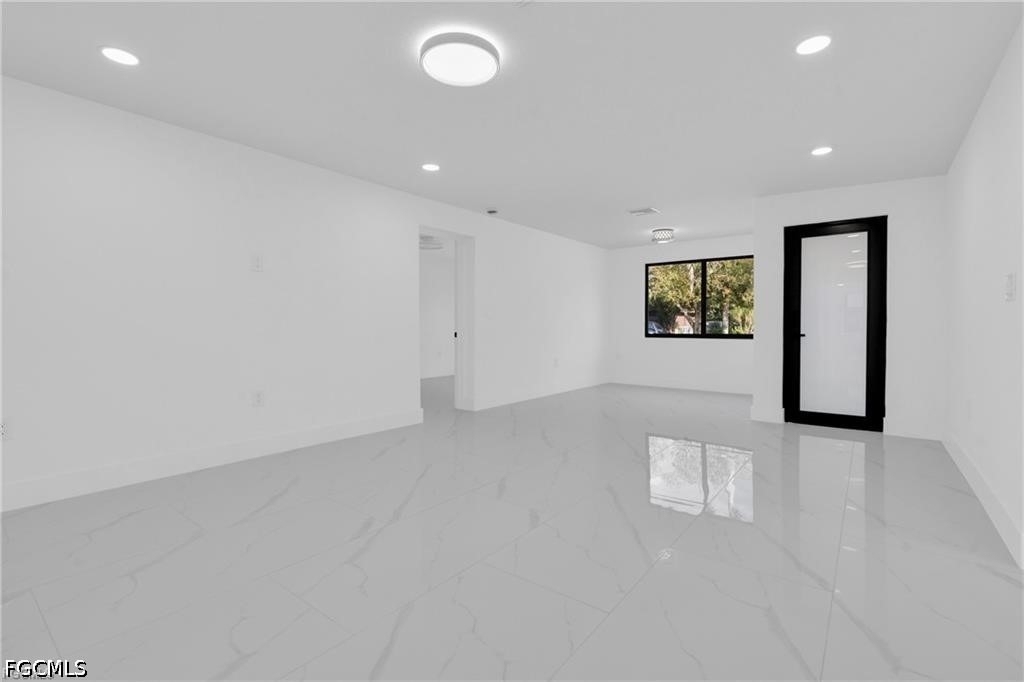 356 New York Drive - Photo 4