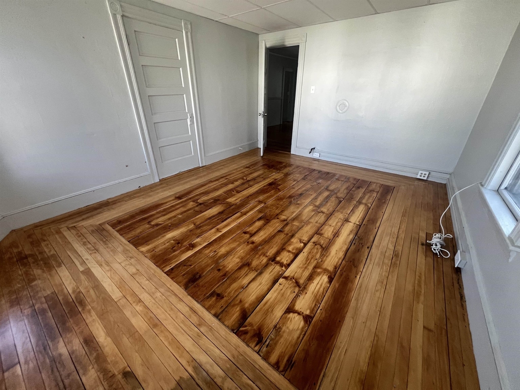551 Montgomery - Photo 4