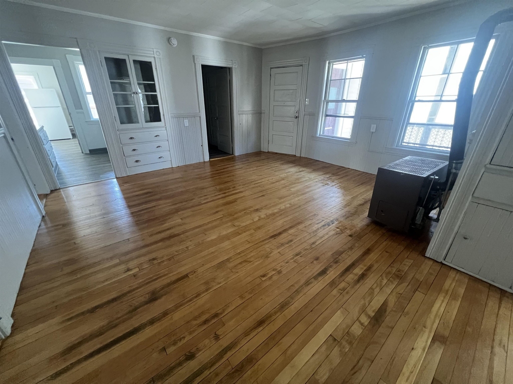 551 Montgomery - Photo 0
