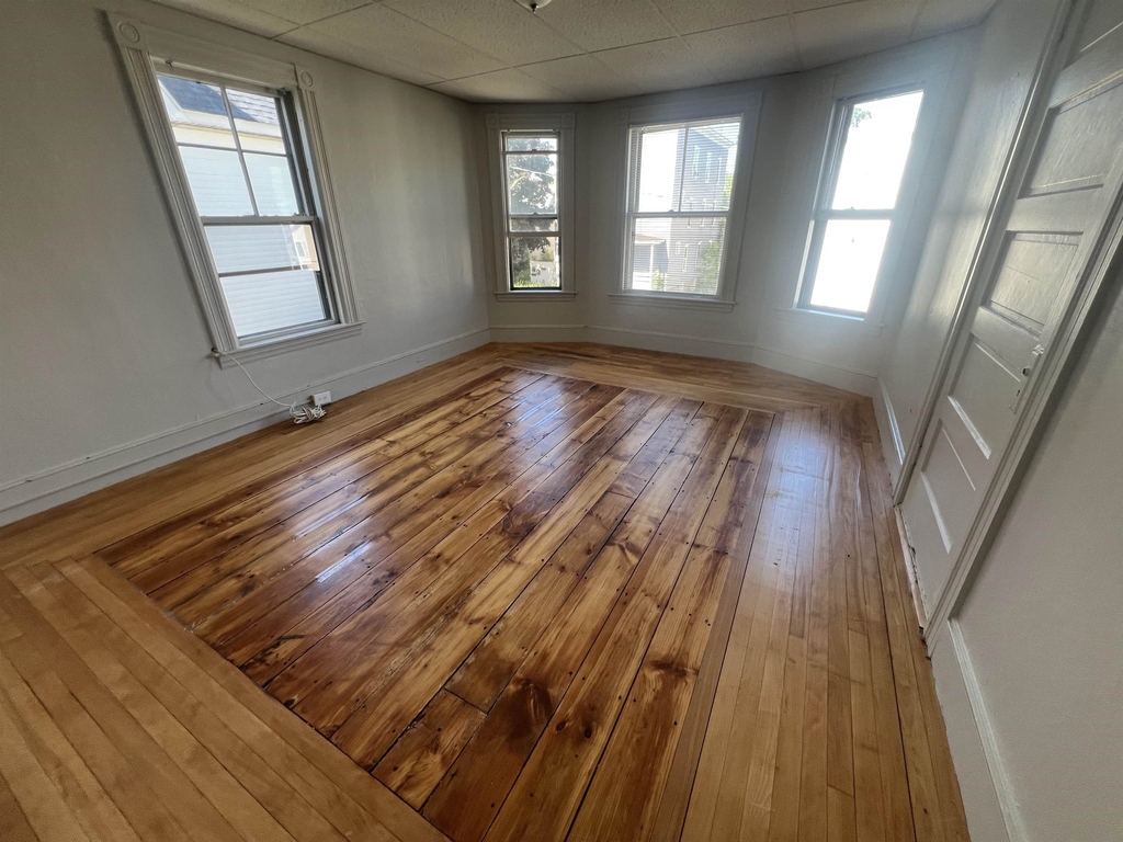 551 Montgomery - Photo 5