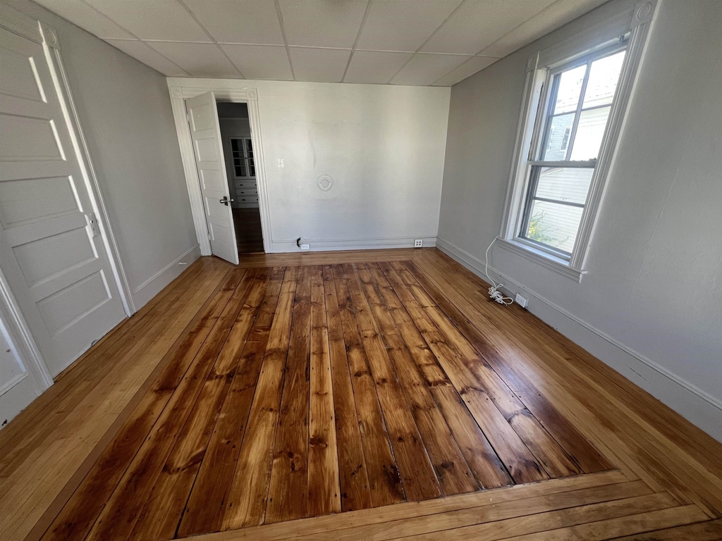 551 Montgomery - Photo 3