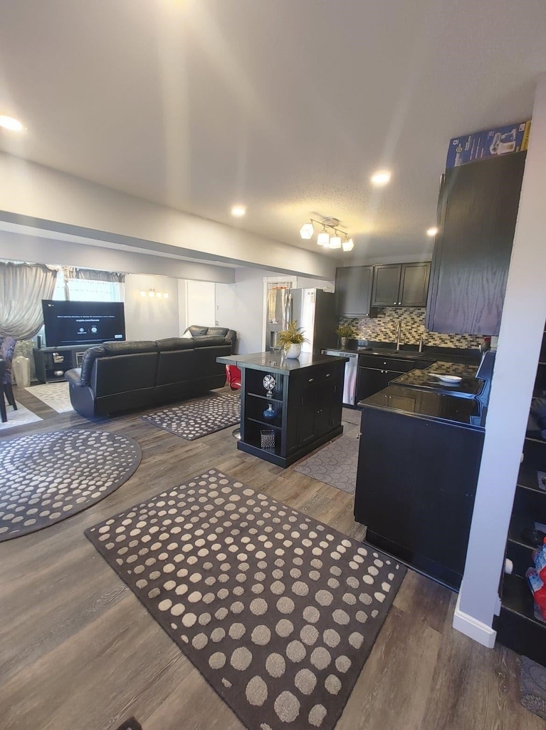 182 Plaistow - Photo 2