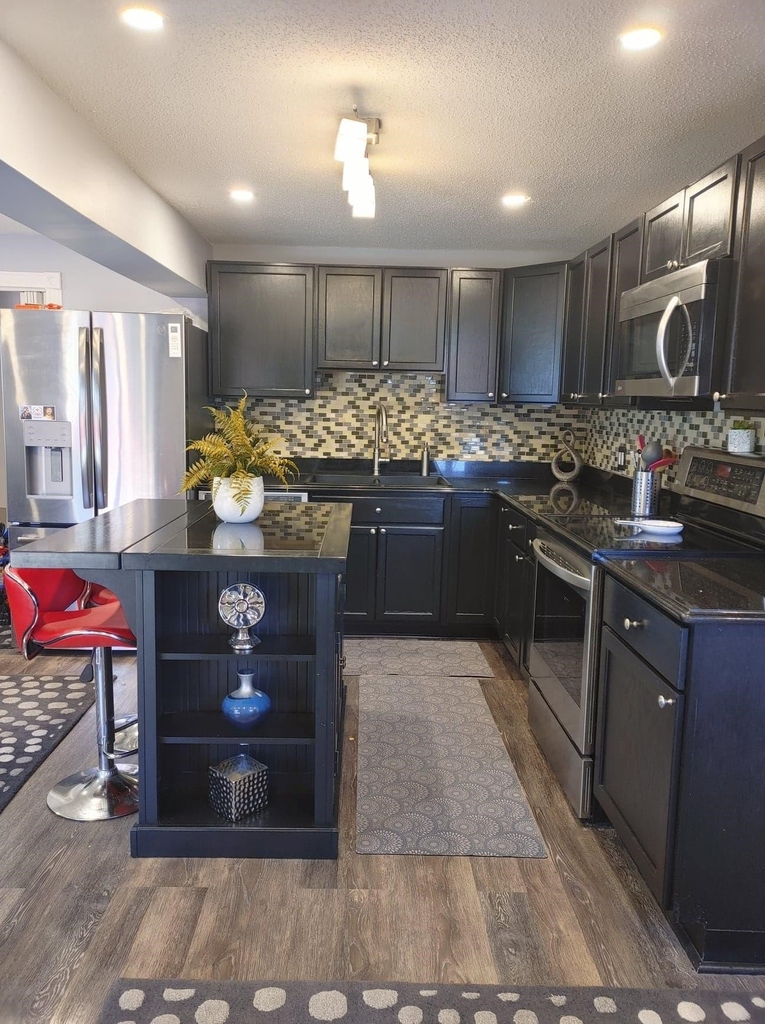182 Plaistow - Photo 1