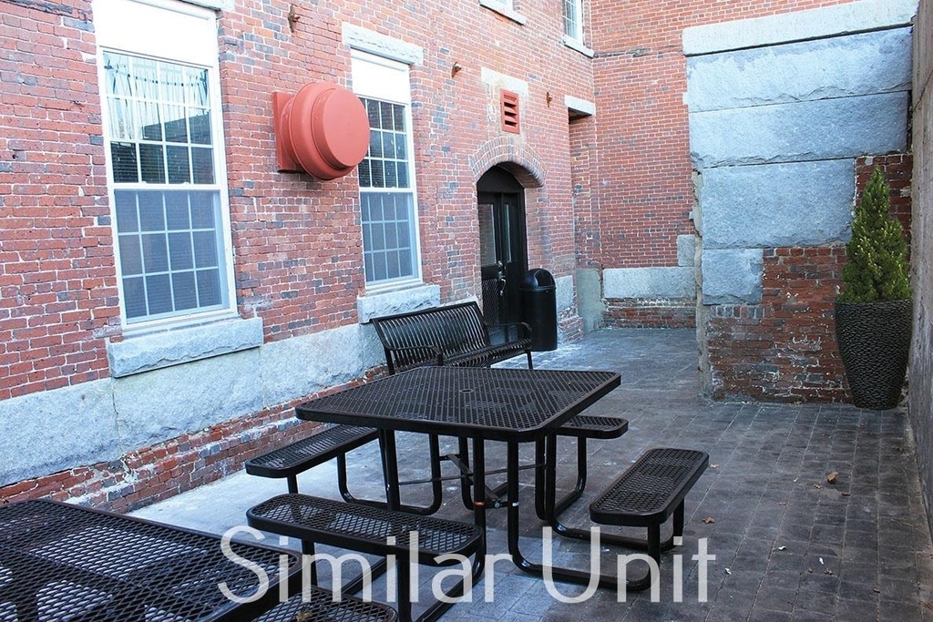 300 Bedford - Photo 9