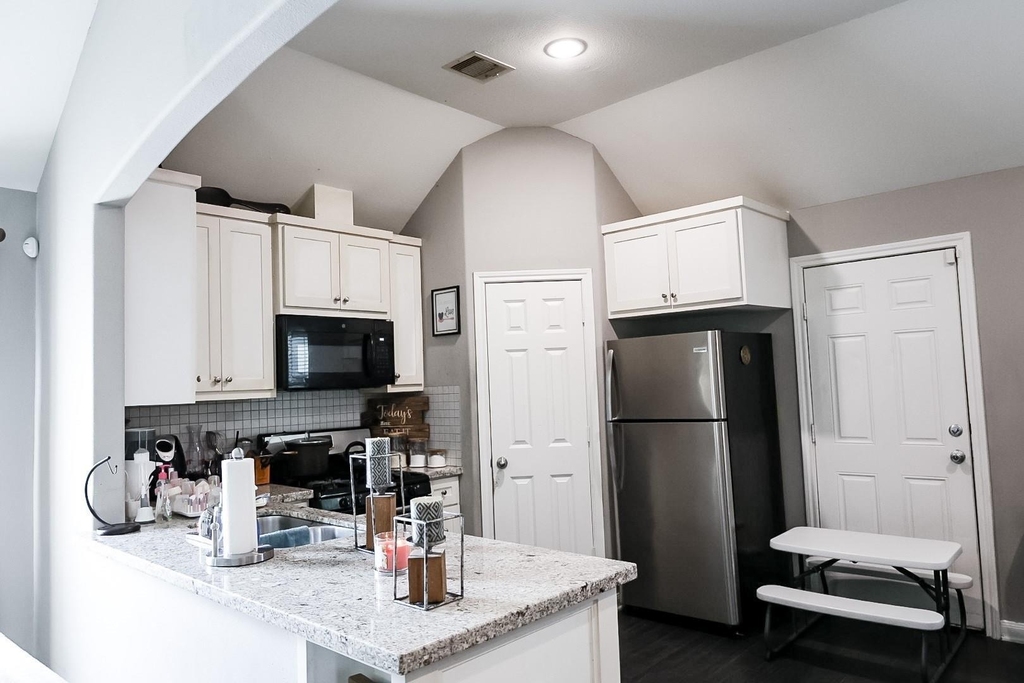 2514 Lee Street - Photo 6