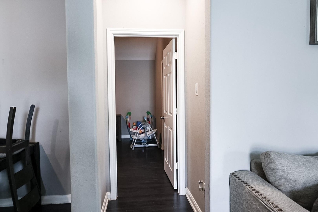 2514 Lee Street - Photo 8
