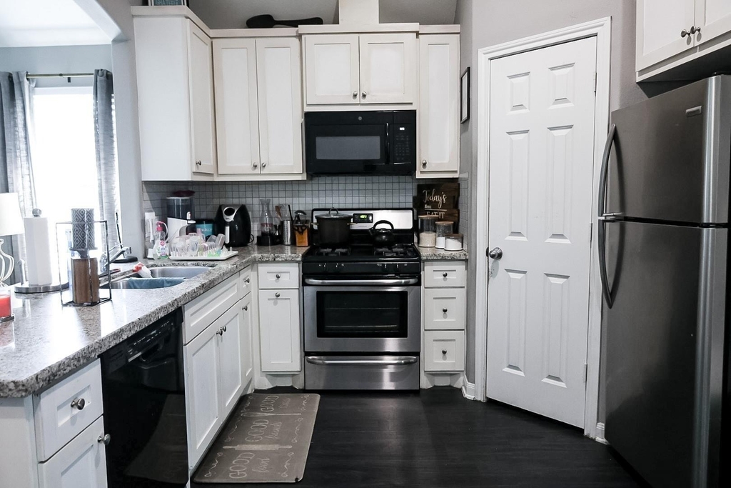 2514 Lee Street - Photo 5
