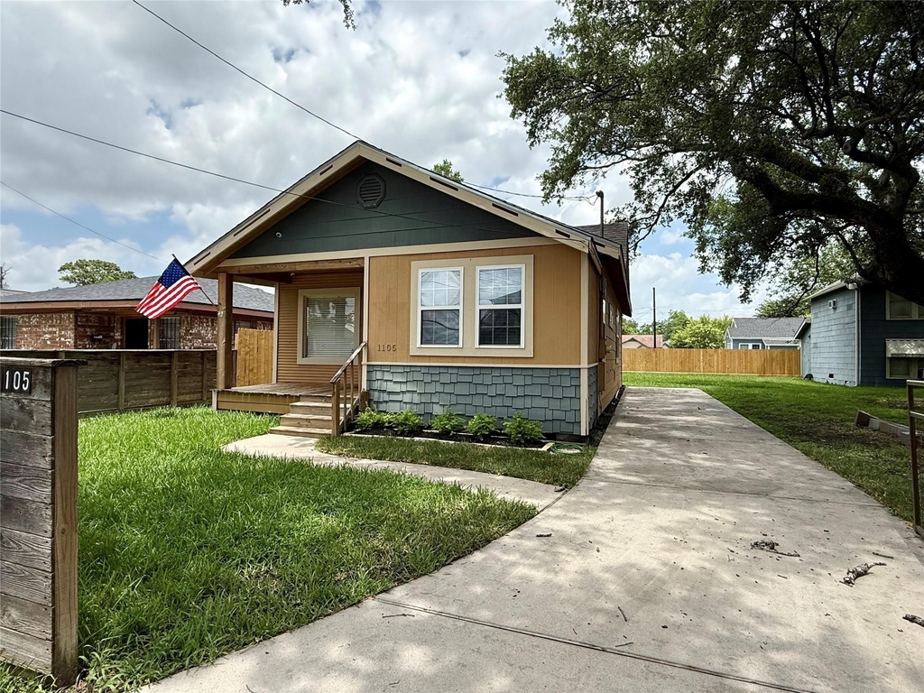 1105 Melbourne Street - Photo 0