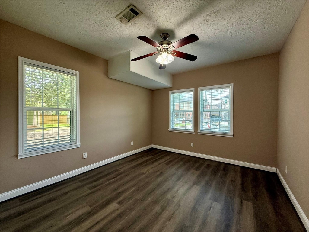 1105 Melbourne Street - Photo 10