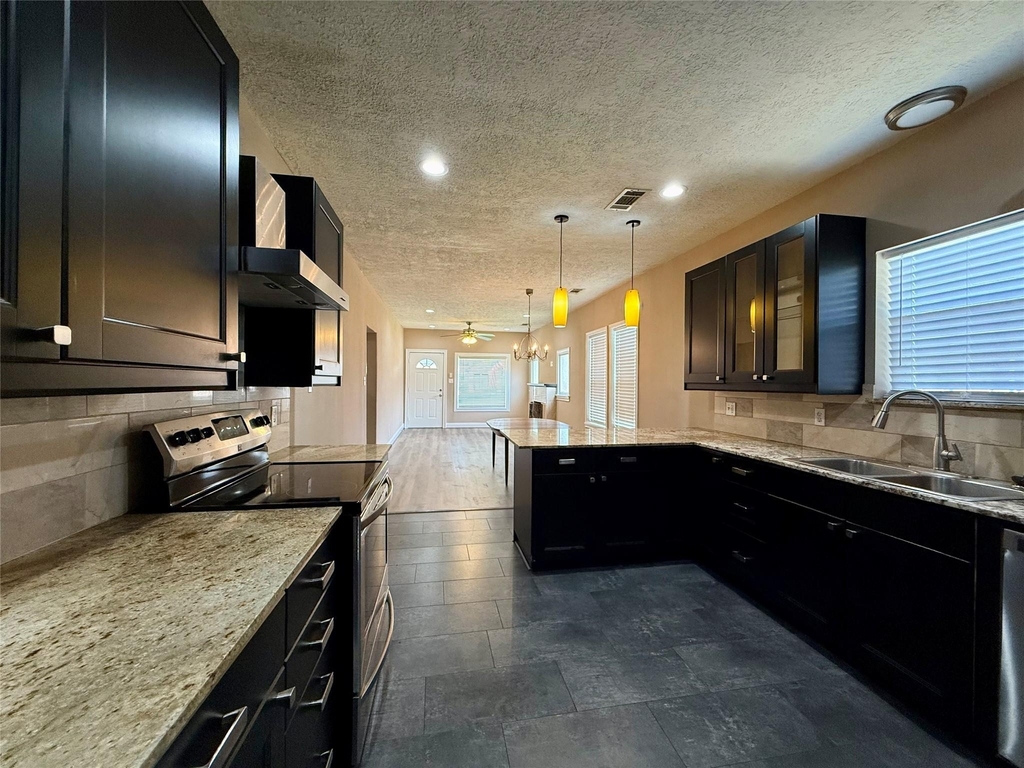 1105 Melbourne Street - Photo 5