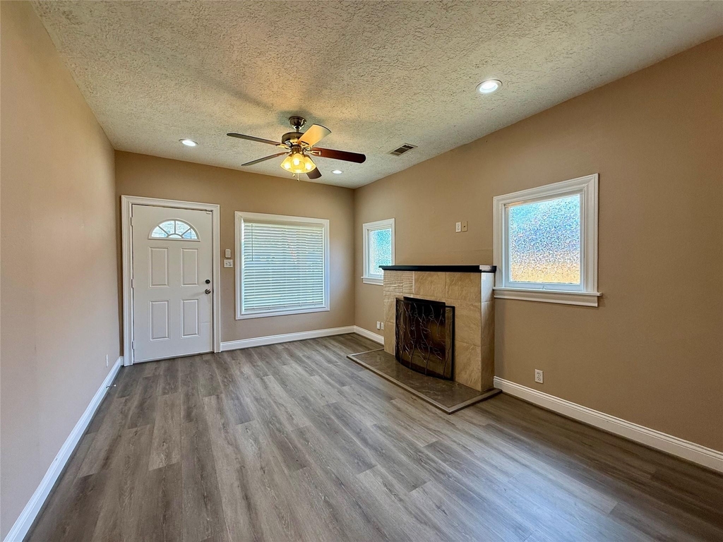 1105 Melbourne Street - Photo 4