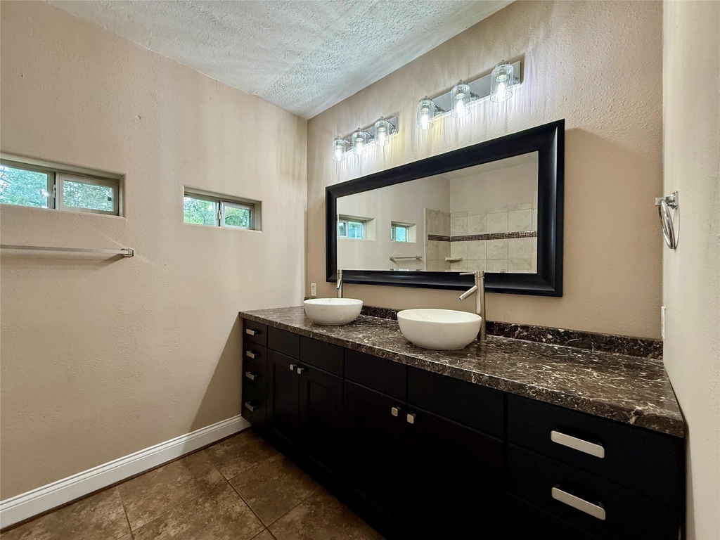 1105 Melbourne Street - Photo 9