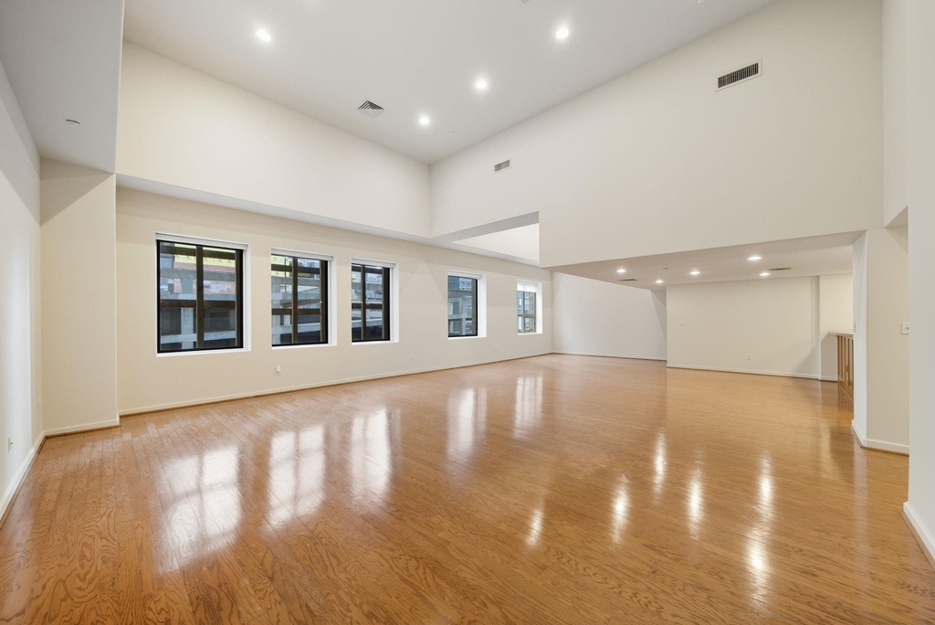914 Main Street - Photo 1