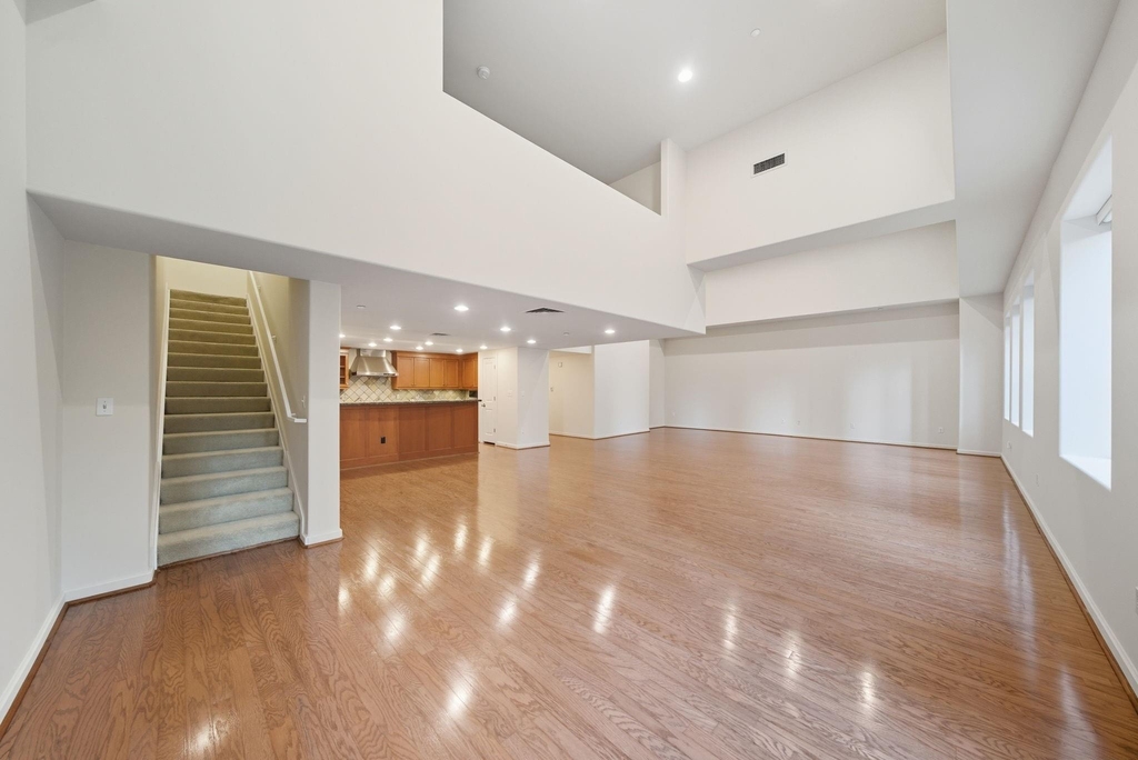 914 Main Street - Photo 2