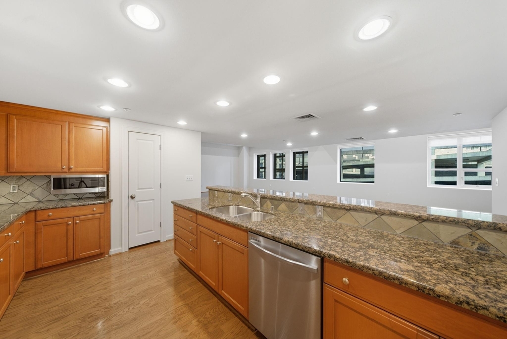 914 Main Street - Photo 3