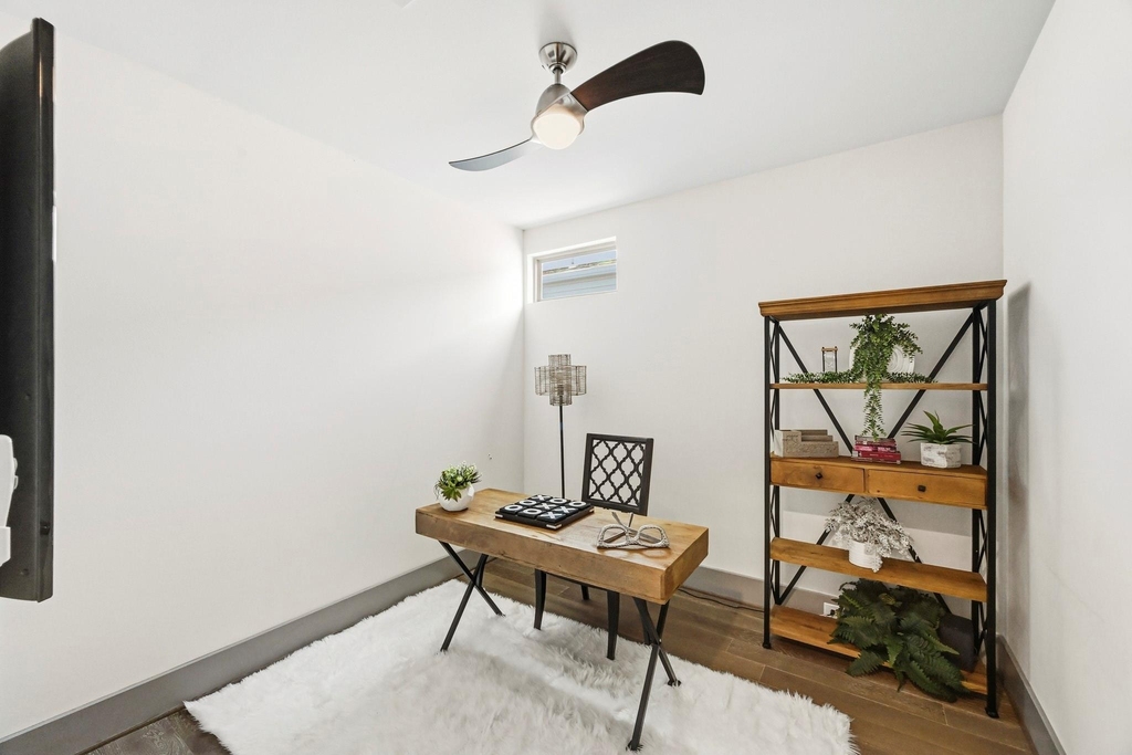 523 W 25th Street - Photo 25