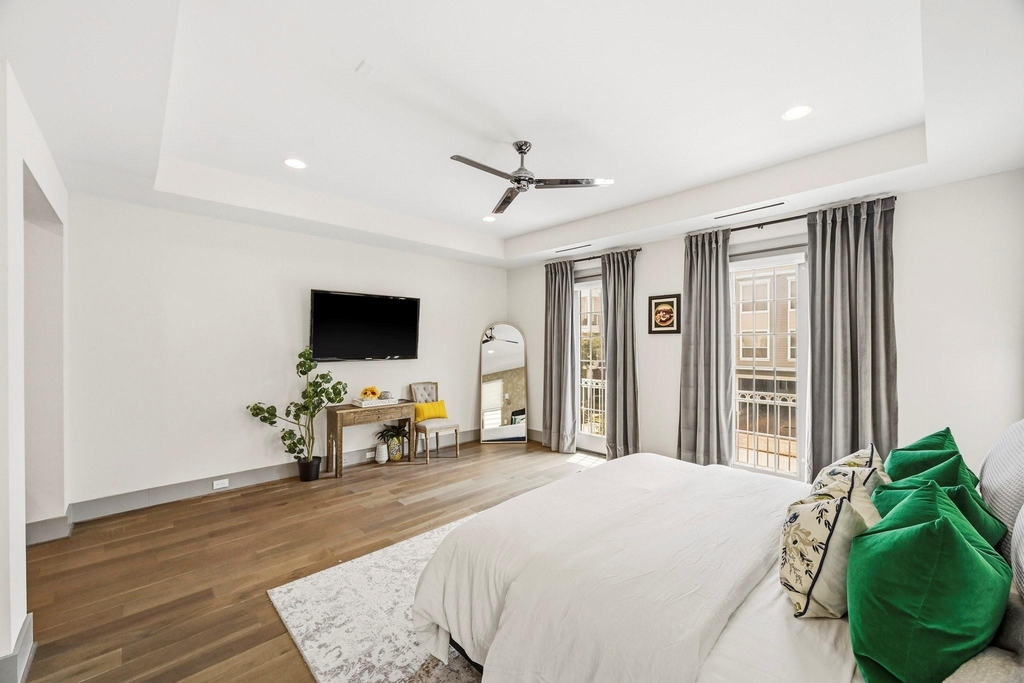 523 W 25th Street - Photo 11