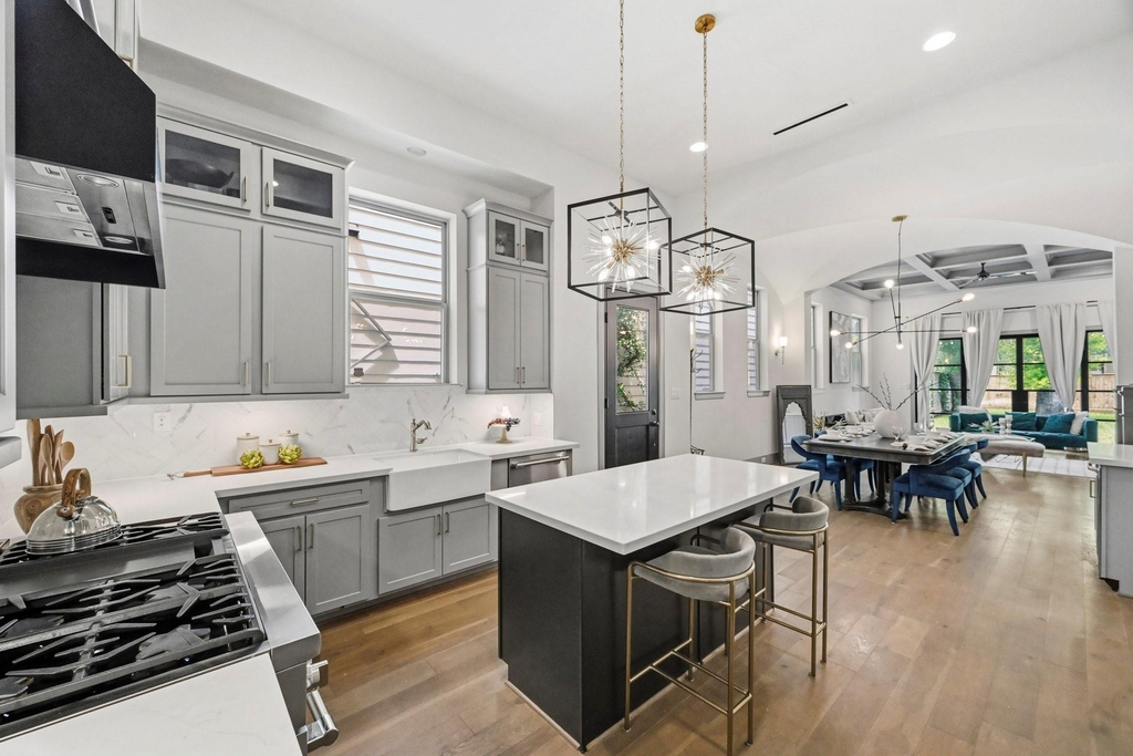 523 W 25th Street - Photo 5