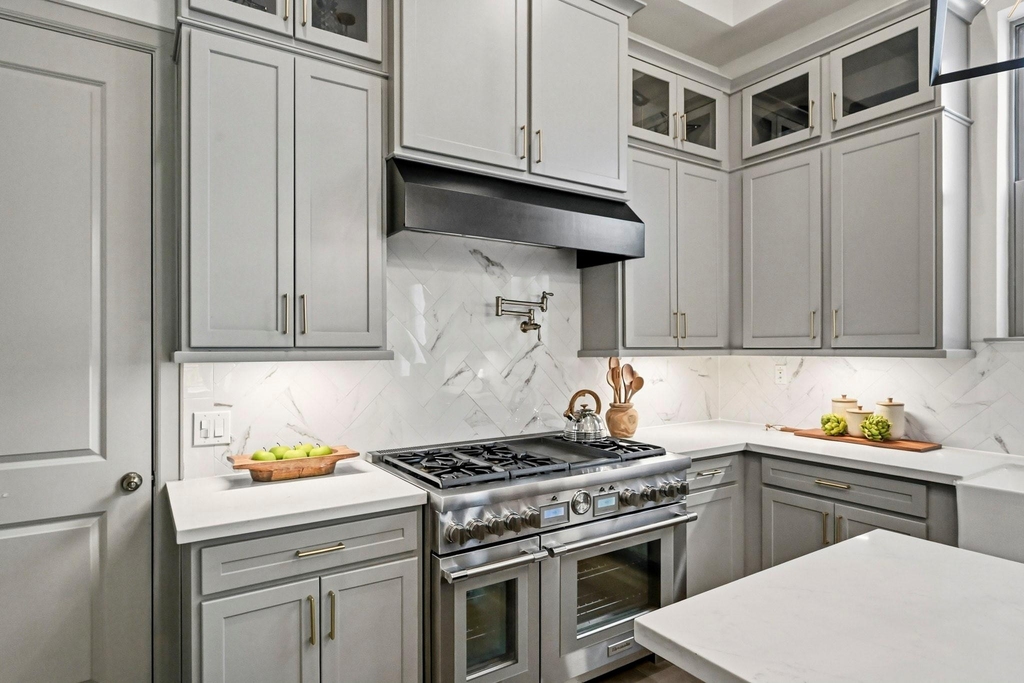 523 W 25th Street - Photo 7
