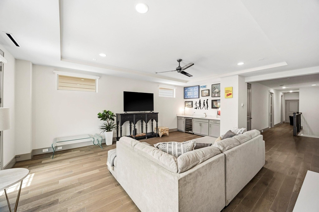 523 W 25th Street - Photo 22