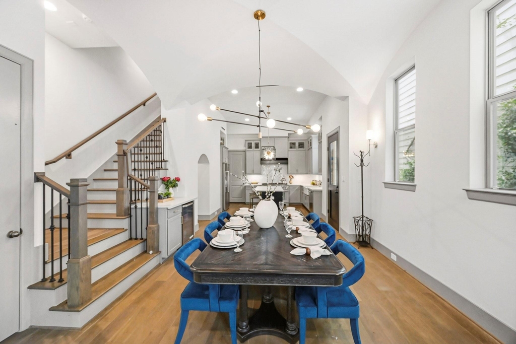 523 W 25th Street - Photo 3