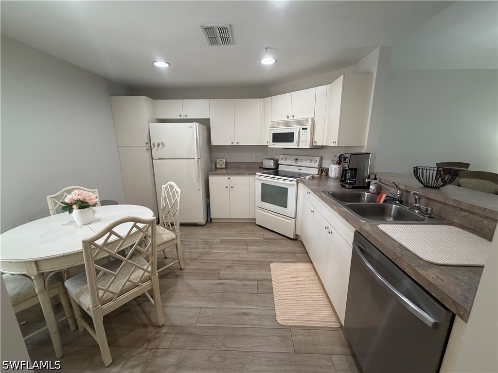 3009 Driftwood Way - Photo 4